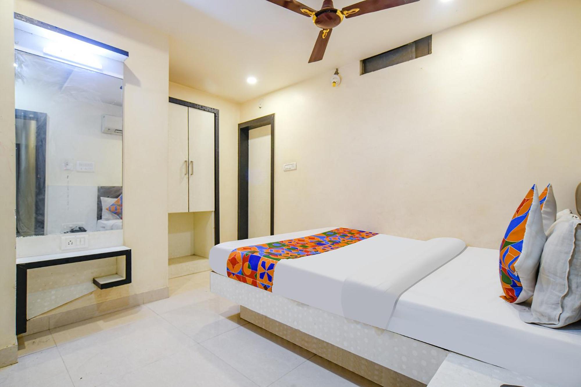 Fabhotel Shivam Palace- Near Mahakal Mandir Уджайн Екстериор снимка