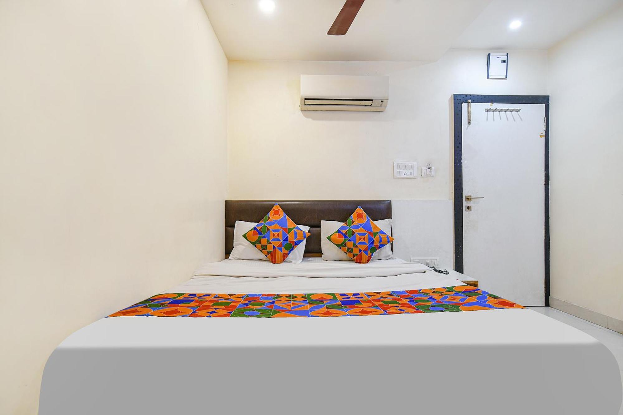 Fabhotel Shivam Palace- Near Mahakal Mandir Уджайн Екстериор снимка