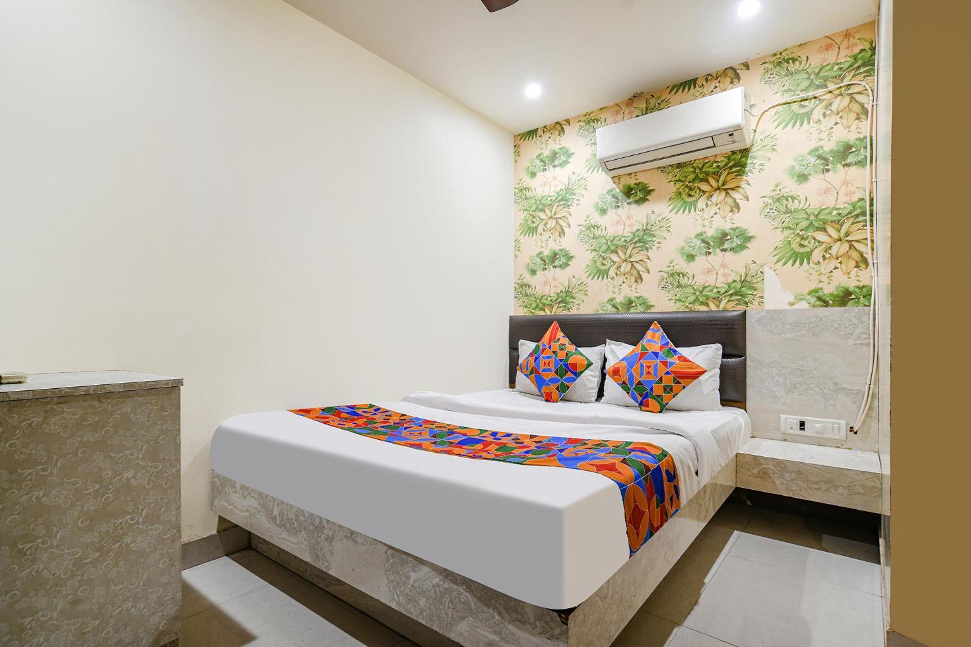 Fabhotel Shivam Palace- Near Mahakal Mandir Уджайн Екстериор снимка